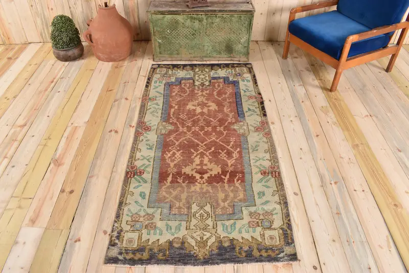 レッド&グリーンの水玉模様のラグ、3.1x6.4フィートのシックな装飾