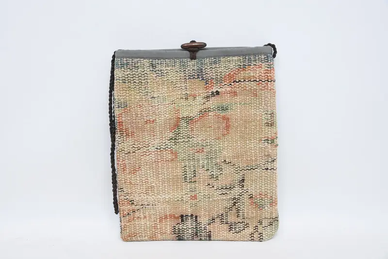 ヴィンテージモチーフのウールショルダーバッグ、キリムバッグ