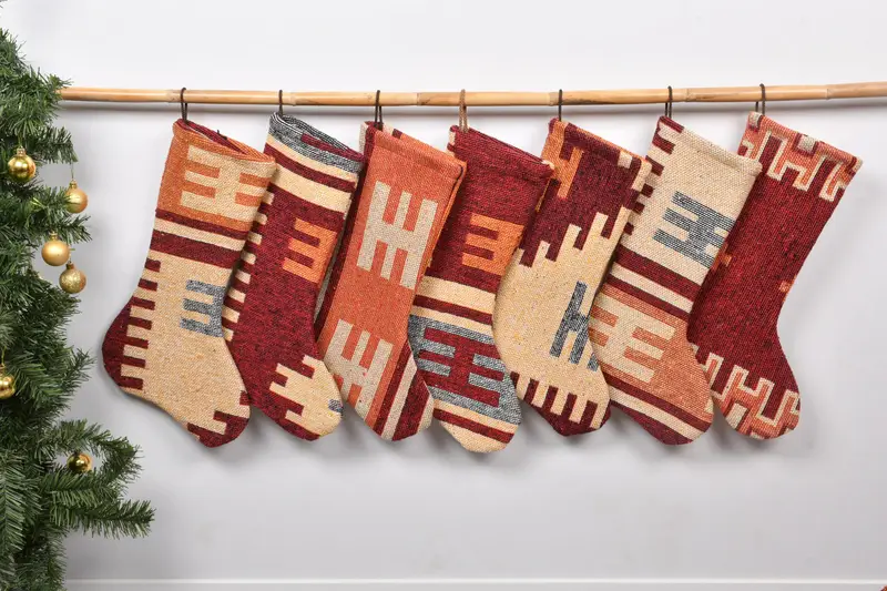 Patrón de adornos navideños festivos, calcetín navideño de 7 pulgadas de ancho