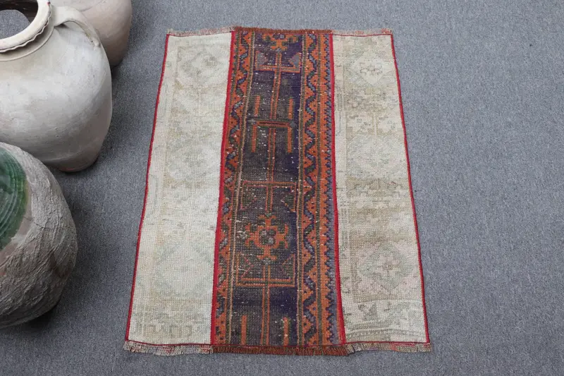 Kleiner türkischer Vintage-Teppich 2,1 x 2,9 Fuß, rot-blau karierter Wollteppich - 1