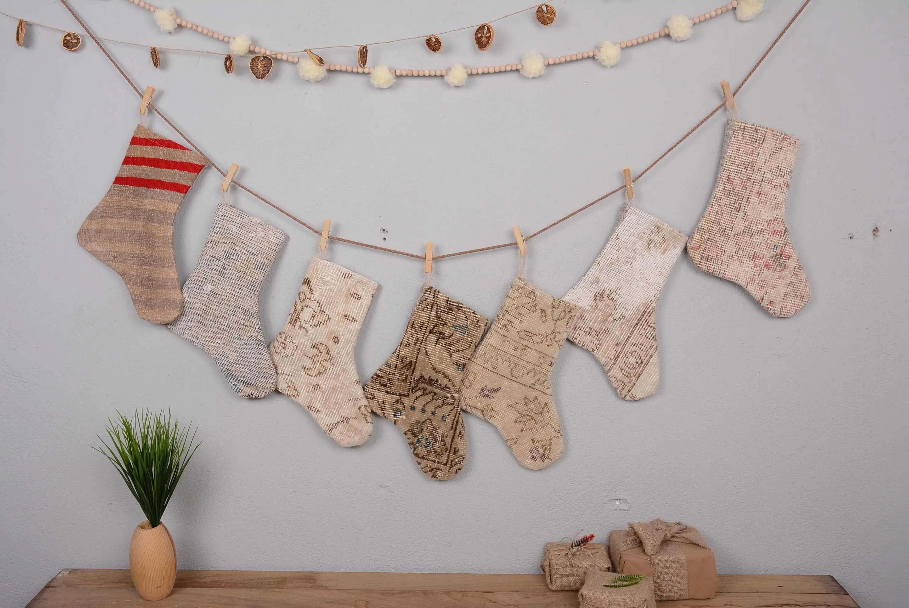 Festliches Weihnachtsornamentmuster, 6 Zoll bestickter Weihnachtsstrumpf - 1
