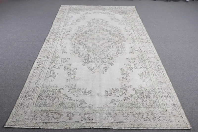 5.6x9.7 ft Rug, Turkish Vintage Large Rug, White Oushak Wool Rug - 1