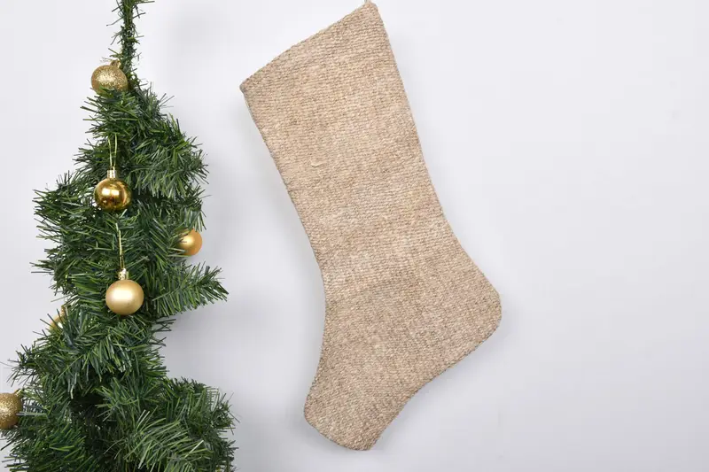 Media festiva con estampado de adornos navideños de 7 pulgadas, media acogedora con encanto navideño