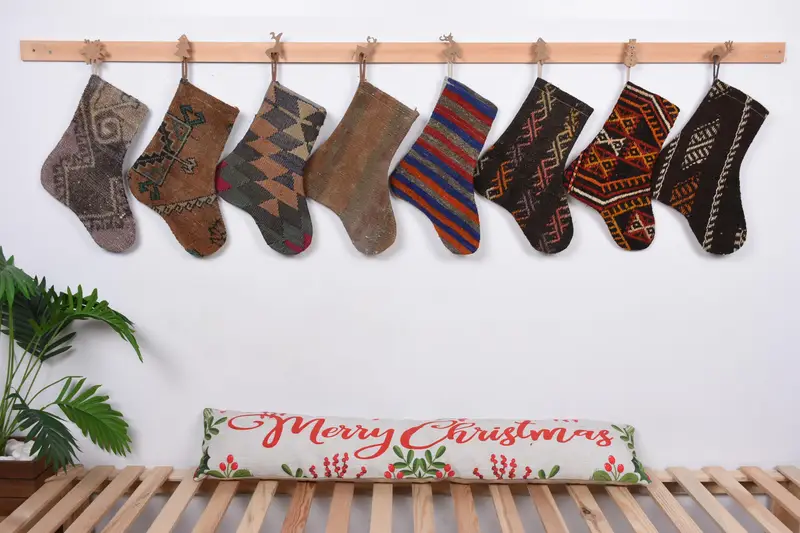 Şenlikli Noel Süsleri Deseni, 6 İnç Dekoratif Noel Çorabı