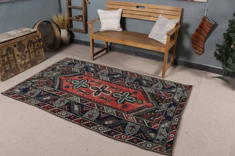 ブルーモロッコラグ、4.1x6.8フィート、レッドアクセント付き