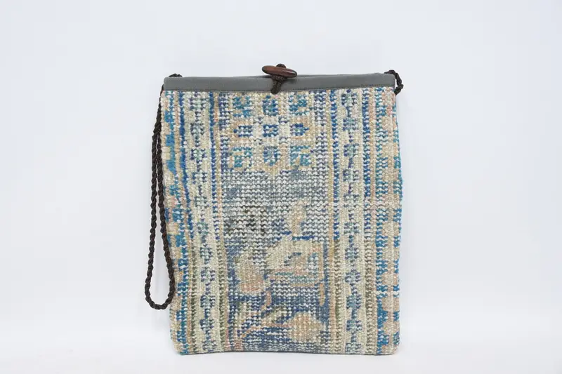 ヴィンテージモチーフのウールショルダーバッグ、キリムバッグ