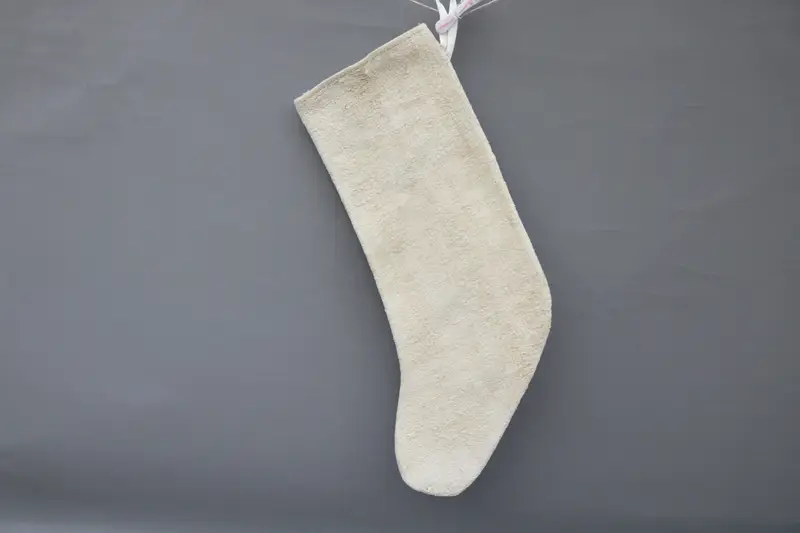 Medias navideñas beige con adornos, medias festivas