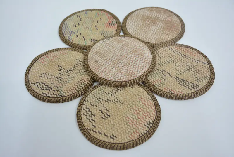 Posavasos plano beige, posavasos redondo tradicional