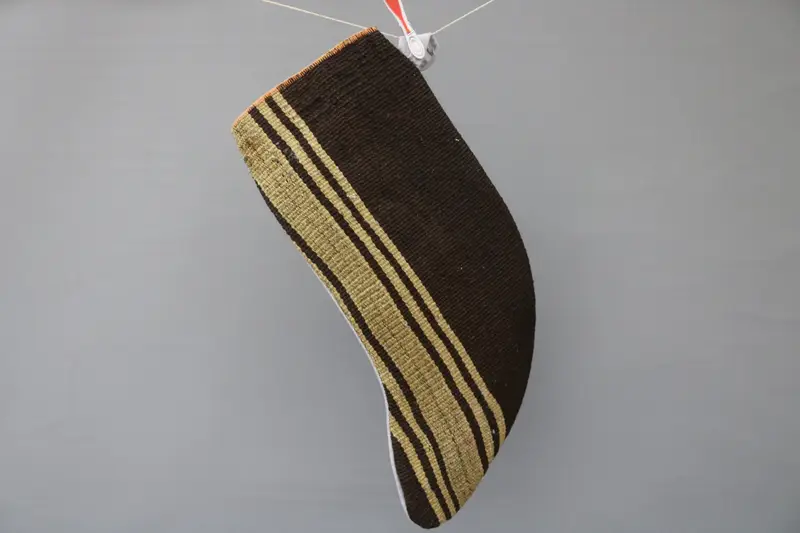 Medias de adornos navideños marrones y beige, decoración festiva navideña