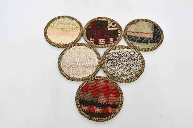 Posavasos redondo con estampado bohemio, posavasos rojo y beige