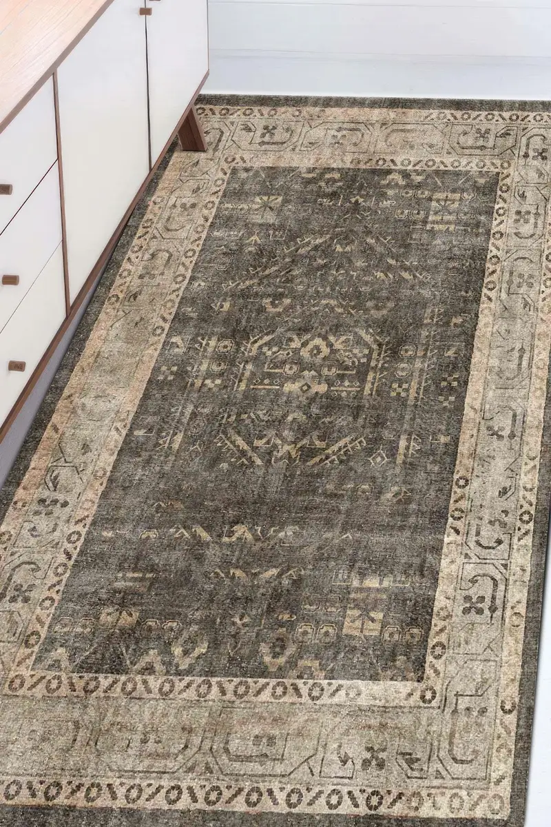 エレガントなプリントラグ：モダンなデザイン、柔らかい生地、ユニークなパターン。