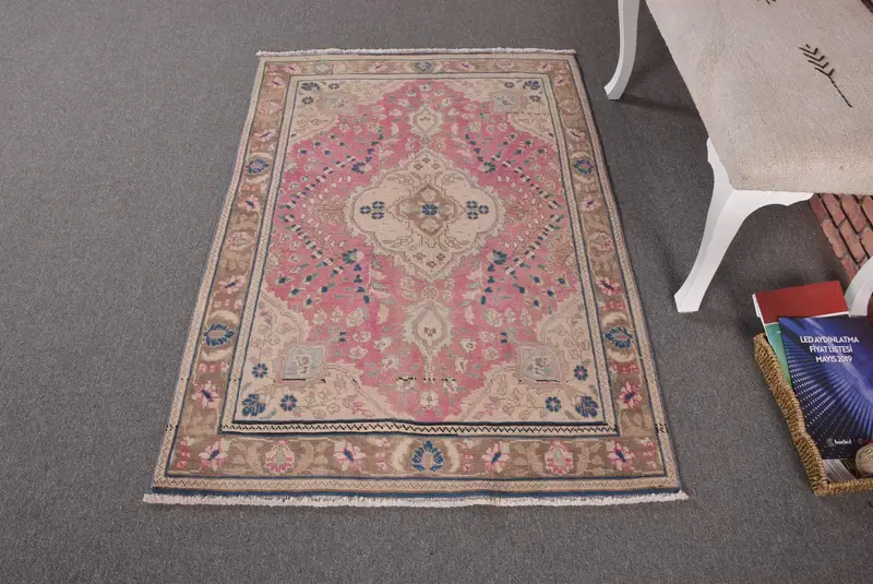 3,2x4,9 ft Vintage Teppich, türkischer Akzentteppich, rosa blauer Tierdruckteppich - 1