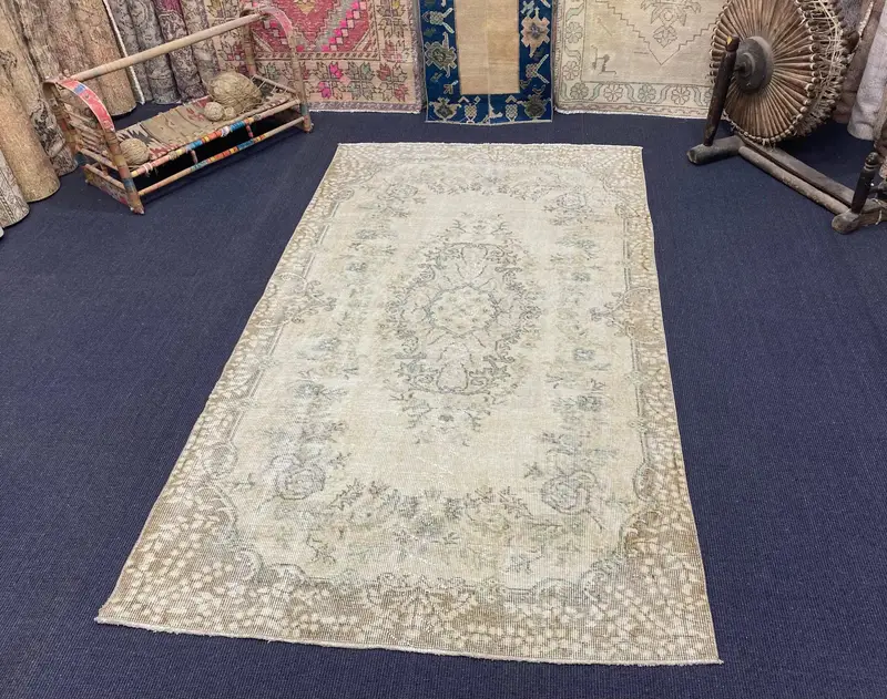 3.9x6.9 ft Vintage Rug, Area Turkish Rug, Gray Bordered Rug - 1