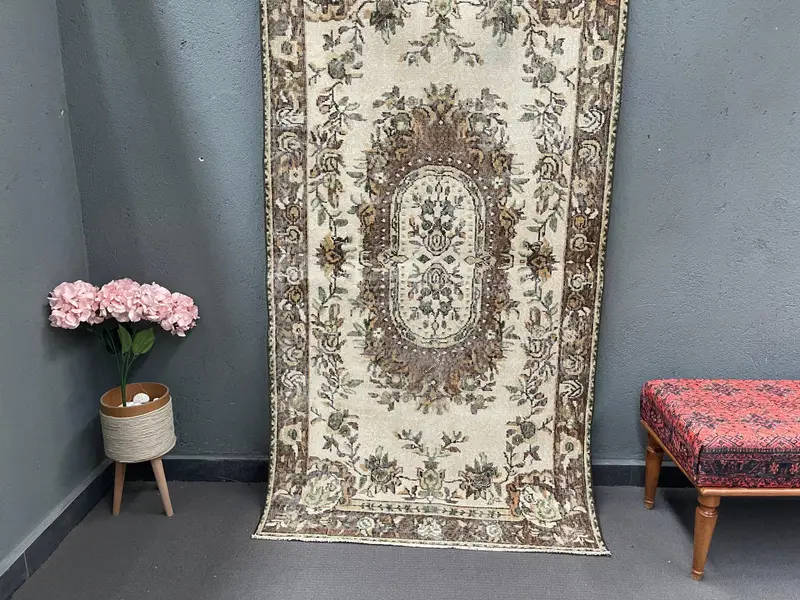 Türkischer Oushak-Teppich 3,7 x 6,8 Fuß, braun-grüner marokkanischer Vintage-Wollteppich - 1