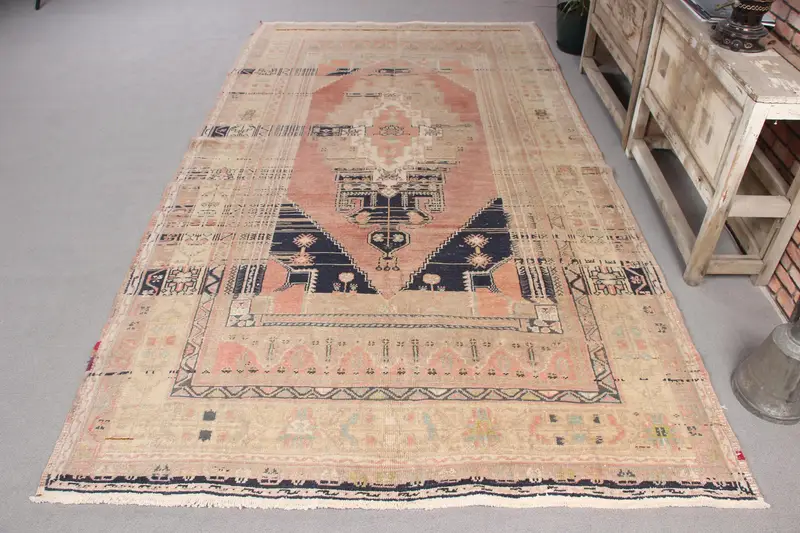 Handgefertigter orangefarbener Teppich mit Tiermuster, 0,4 x 9,6 Fuß