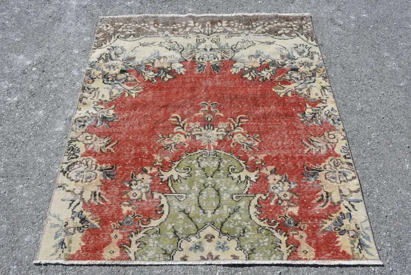 4,5x5,1 ft Oushak Teppich, türkischer Vintage Teppich, rot grüner Patchwork Teppich - 1