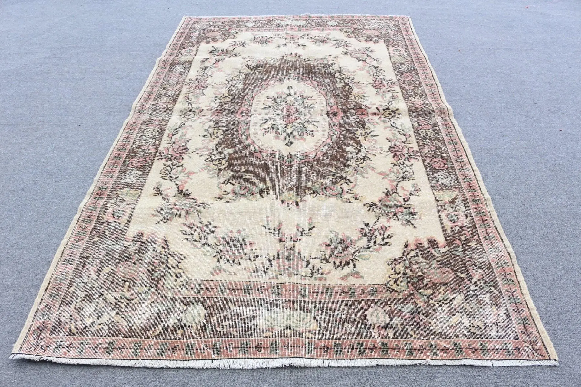 Vintage Türk Halısı, 5.6x9.3 ft Büyük Halı, Kahverengi Puantiyeli Halı - 1