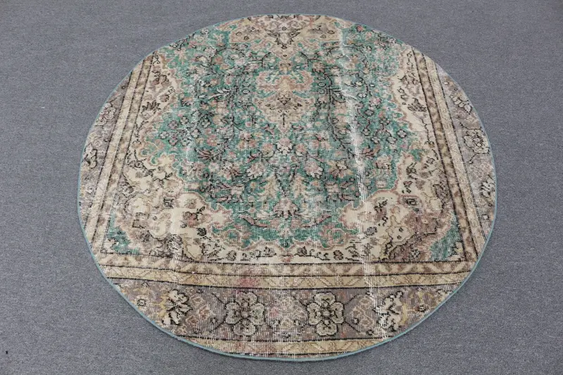 Elegante alfombra oriental verde 144x143 en decoración Chic