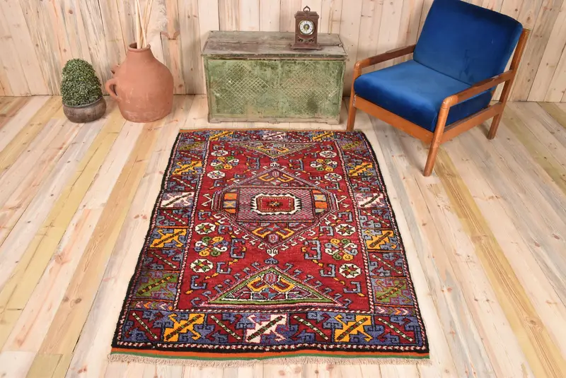 Rot-gelber Karoteppich, 4 x 5,7 Fuß, schickes Dekor