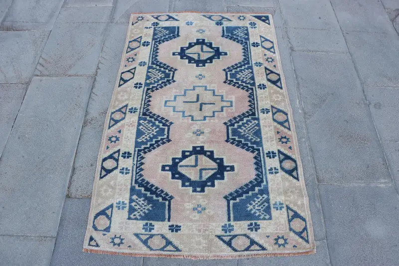 2,5 x 4 Fuß großer blauer Teppich mit rosa geometrischem Blumenmotiv, moderner Chic