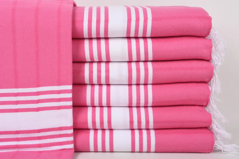 結婚式の記念品 パーソナライズされたピンクストライプ オーガニックタオル 40x71インチ - 1