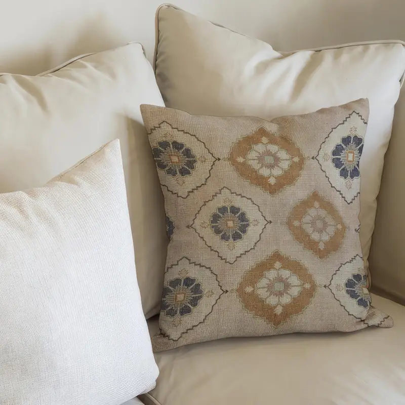 Ethnisches Bauernhaus-Kissen mit Aufdruck, besticktes Dekor in Beige und Grün