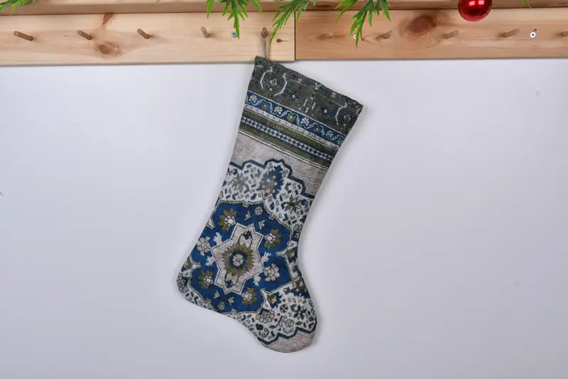 Şenlikli Yeşil ve Pembe Noel Çorabı, 12 İnç Süs Çorabı