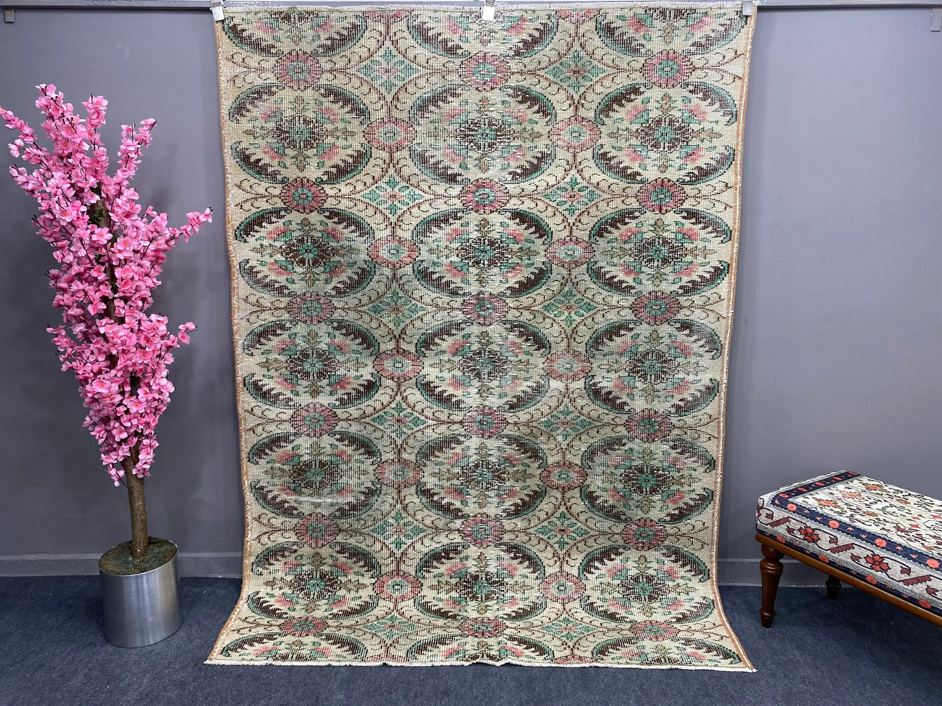 Türkischer 5,5x7,6 ft Teppich, Vintage Teppich, brauner Wollteppich mit Blumenmuster - 1