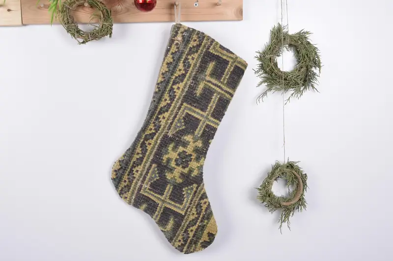 Şenlikli Noel Süsleri Deseni, 19 İnç Geniş Noel Çorabı