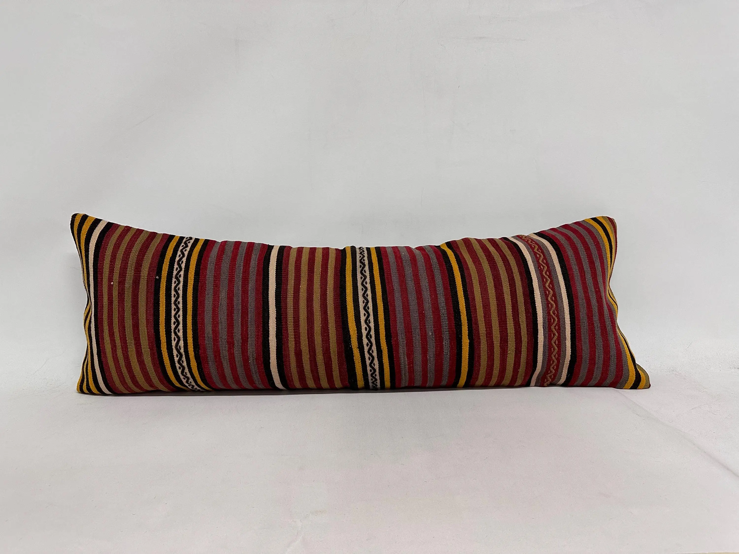 Kırmızı ve yeşil çizgili dekoratif yastık, 16x48 inç, işlemeli pamuklu yastık - 1
