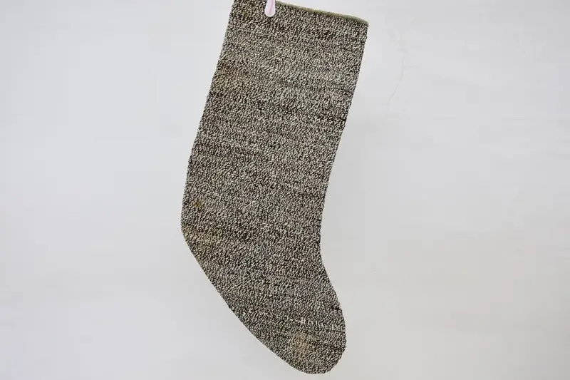 Kahverengi ve Bej Noel Süsleri Çorabı, Şenlikli Tatil Dekoru