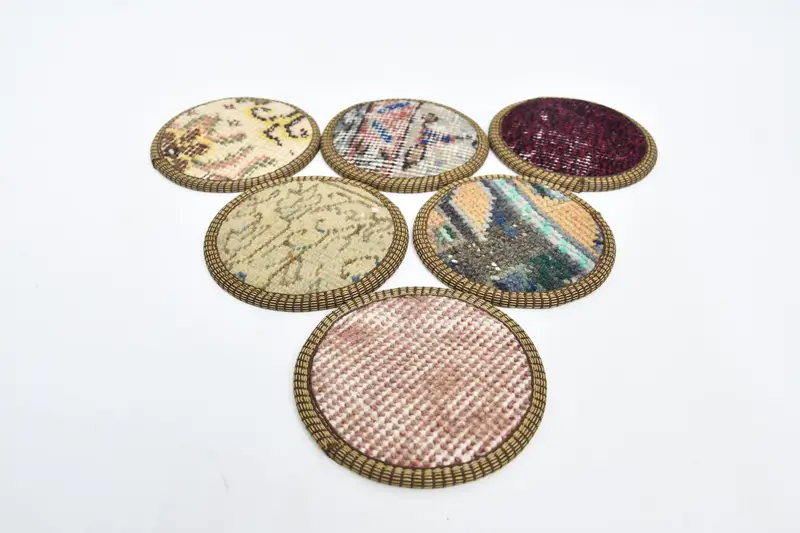 Posavasos verdes y marrones, posavasos de alfombra antideslizante