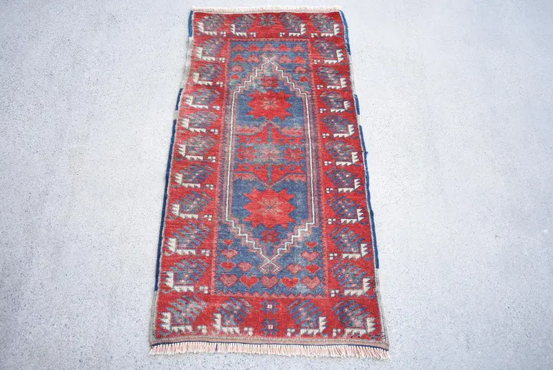 1,7 x 3,5 Fuß türkischer Oushak-Teppich, rote Pflanzen und Bäume, Vintage-Teppich aus Wolle - 1