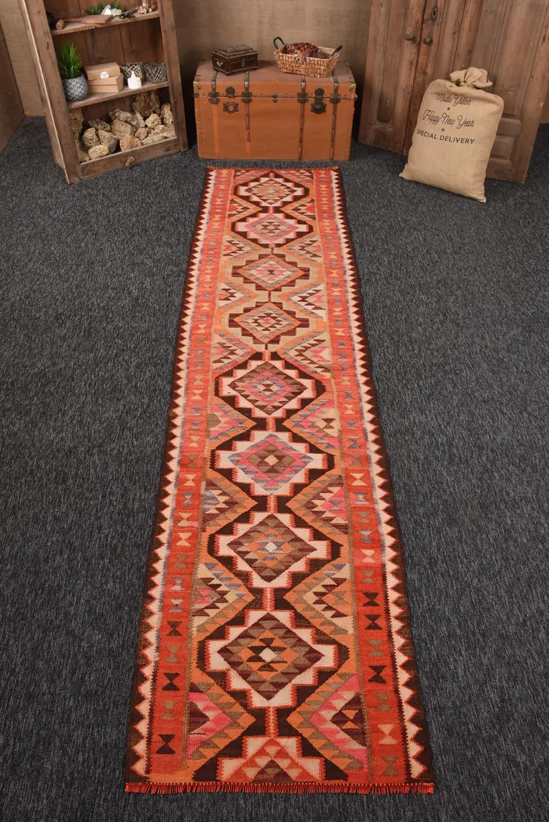 2.8x11.9 ft Vintage Halı, Türk Yolluk Halısı, Kırmızı Kahverengi Hayvan Desenli Yün Halı - 1