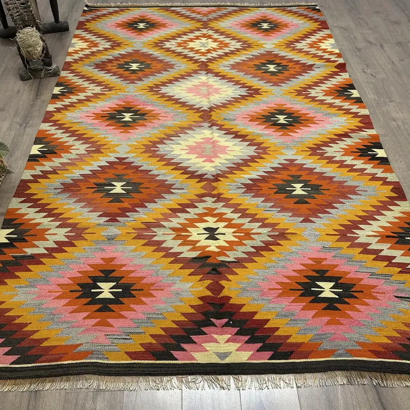 パープル & イエローの水玉模様のラグ、5.9x9.7 フィート