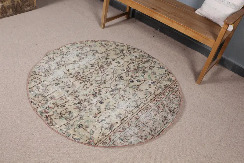 Eleganter Orientteppich in Beige und Grün, 4,1 x 4,1 Fuß