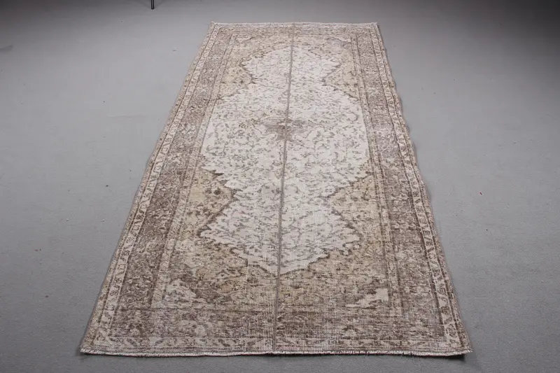 Elegant Beige 4x8 ft Rug, Floral & Paisley Design