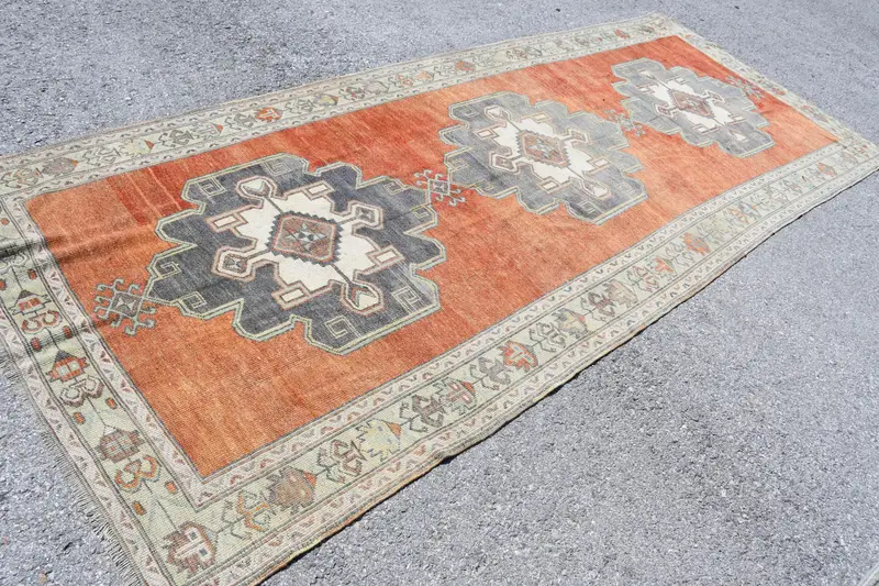 Vintage Türk Oushak Halısı 4,7x11,6 ft (142x354 cm), Kırmızı Kamuflaj Yün Halı - 1