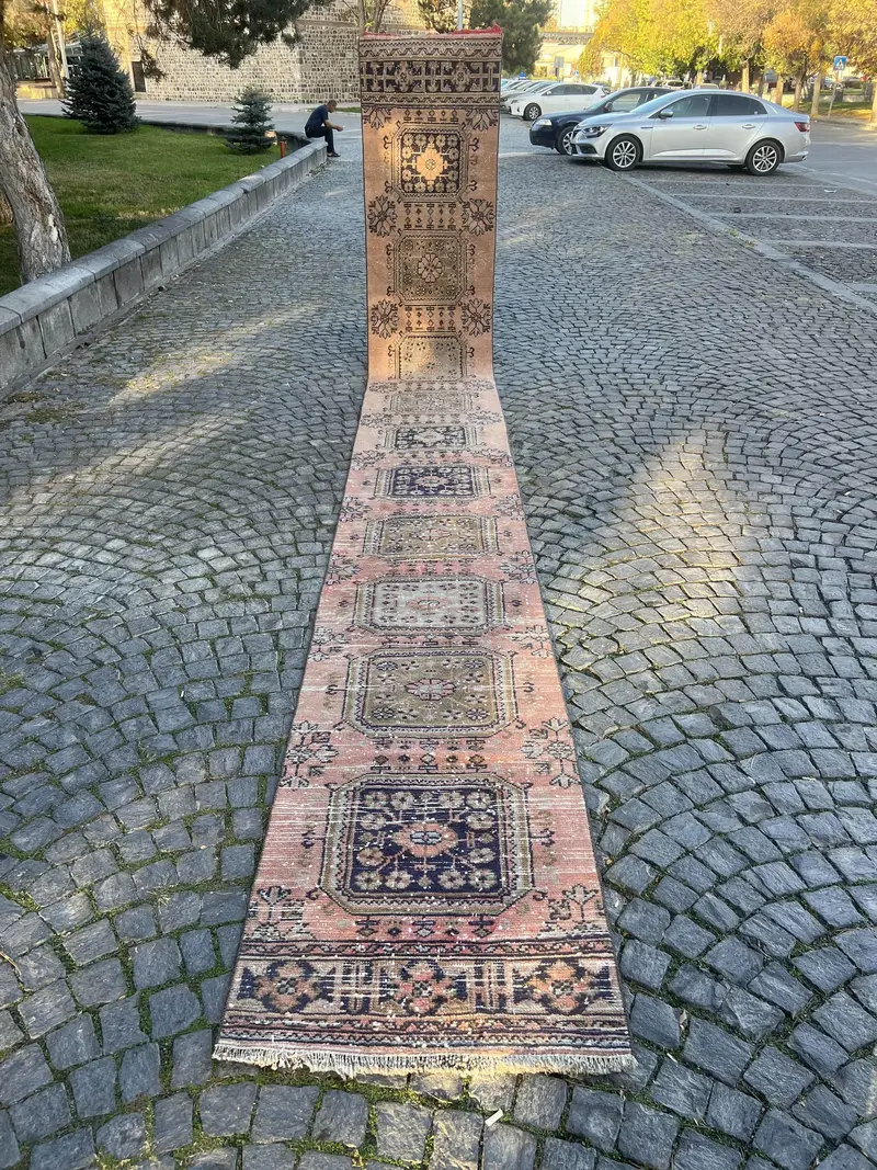 2,5x19,8 ft Vintage Teppich, türkischer Läuferteppich, rot blau gestreifter Wollteppich - 1