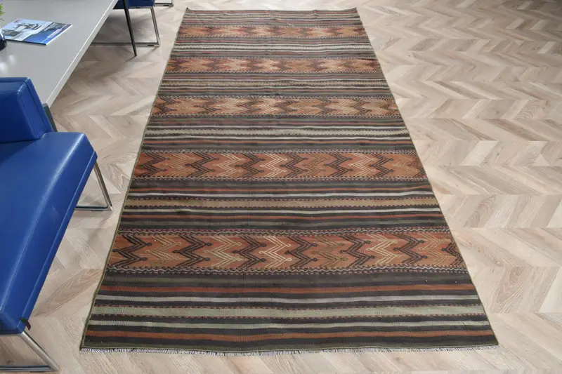 Vintage Halı, 4.4x8.8 ft Alan Halısı, Kahverengi Çiçekli Yün Türk Halısı - 1