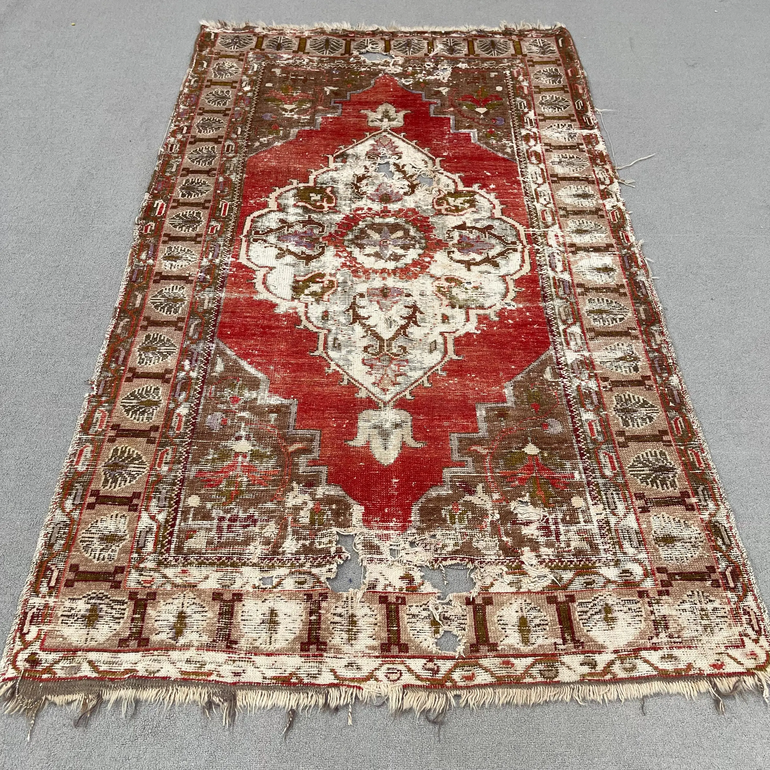 Türkischer Vintage-Teppich, 120 x 208 cm, rot karierter Wollteppich - 1