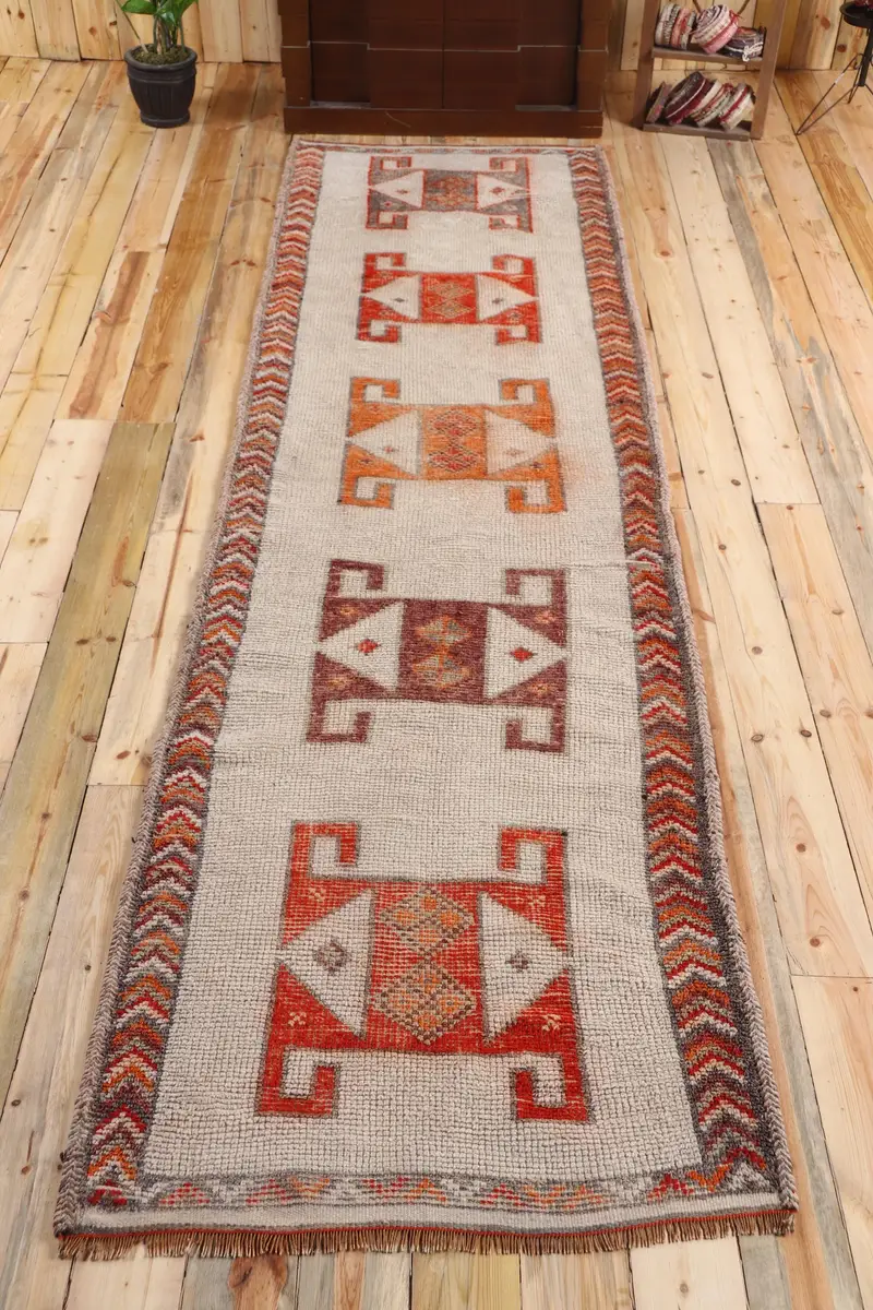 Türk Vintage Halı 3.2x11.7 ft (98x356 cm), Herki Kırmızı Çiçekli Halı - 1