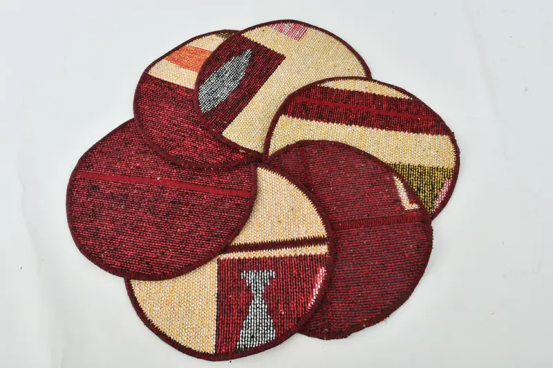 赤とオレンジの丸いプレースマット、エレガントな耐熱ダイニング プレースマット