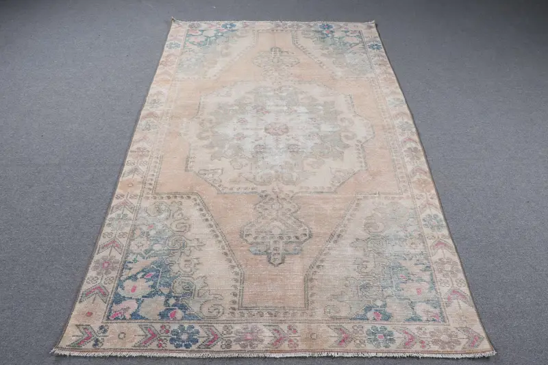 オレンジ & ブルー アニマル プリント ラグ、4.3x7.5 フィート