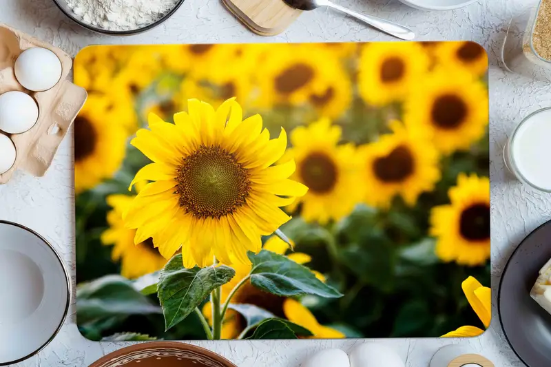 ひまわりイエローのファームハウスガラスまな板、トレンディキッチンエッセンシャル