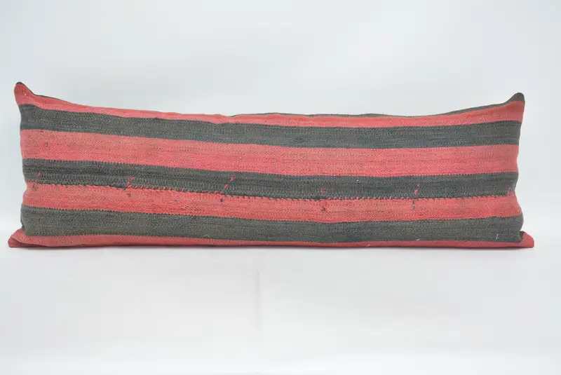 Rot-braun gestreiftes Kissen, handgefertigtes rechteckiges Kissen