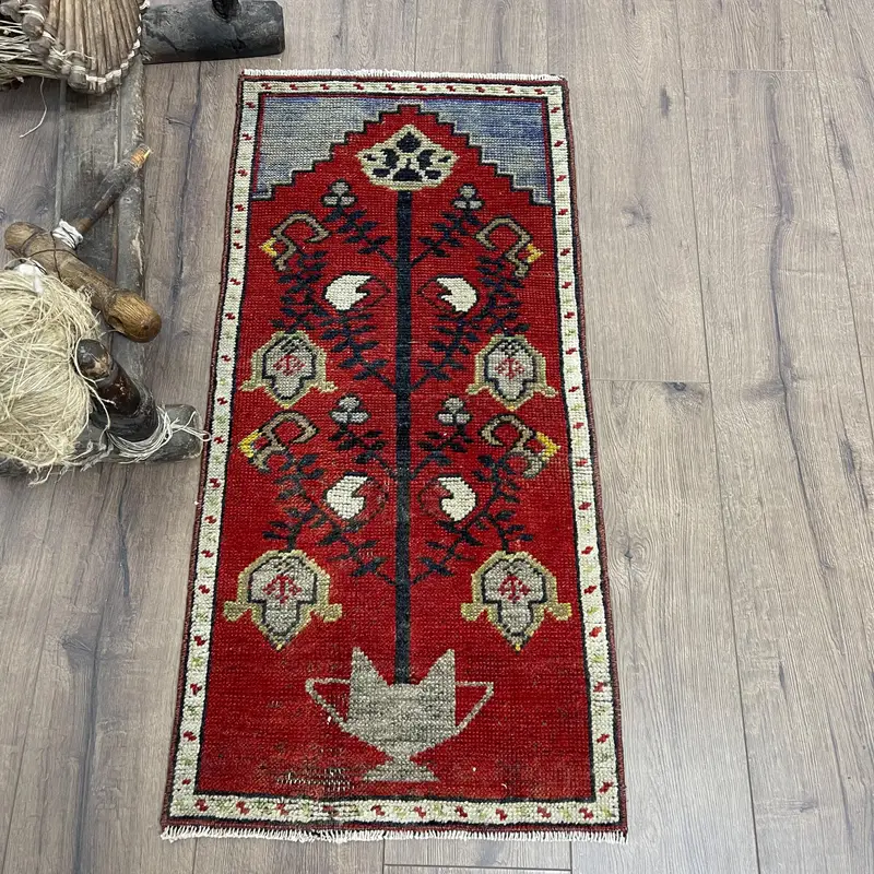 Red and Black Floral Rug, 1.5x3.2 ft Chic Decor