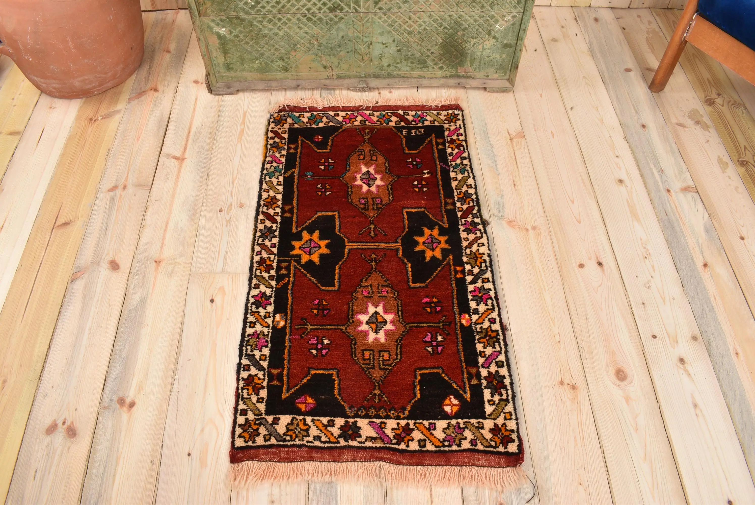 1,8 x 3,3 Fuß großer Vintage-Teppich, roter massiver türkischer Wollteppich - 1
