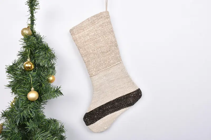 Şenlikli Noel Süsleri Deseni, 7 İnç Genişliğinde Noel Çorabı