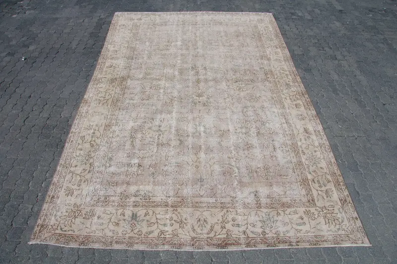Türkischer Vintage-Übergröße-Teppich, 7,7 x 12,3 Fuß, braungrauer Teppich mit Tiermuster - 1